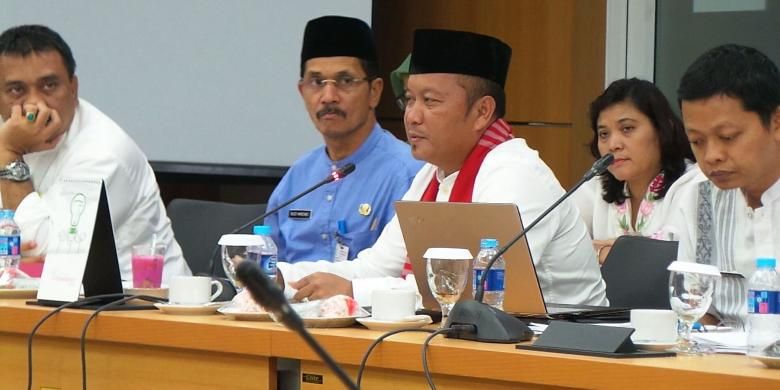  Kepala Dinas Pertamanan dan Pemakaman DKI Jakarta Djafar Muchlisin saat rapat kerja antara Komisi D di Gedung DPRD DKI Jakarta, Kamis (11/8/2016).
