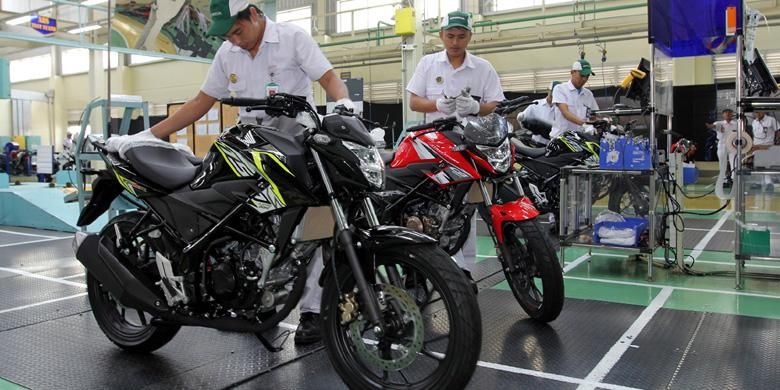 Honda CB150R Streefire mendapat warna dan striping baru.