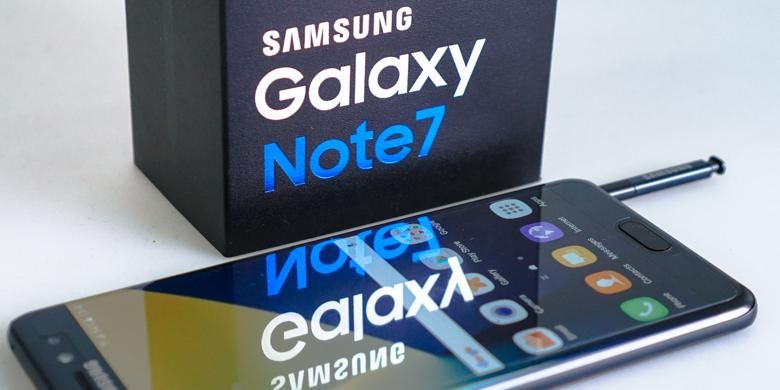 Samsung Galaxy Note 7 berikut kotak kemasannya.