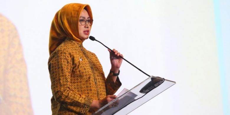 Wali Kota Tangerang Selatan Airin Rachmi Diany saat menjadi pembicara dalam acara Indonesia Smart City Forum (ISCF) 2016 di Trans Luxury Hotel, Bandung, Jumat (2/9/2016). KOMPAS.com/DENDI RAMDHANI