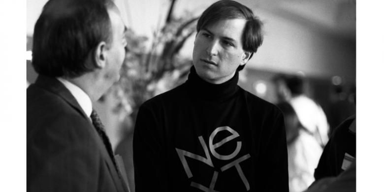Baju hangat yang pernah dikenakan Steve Jobs segera dilelang