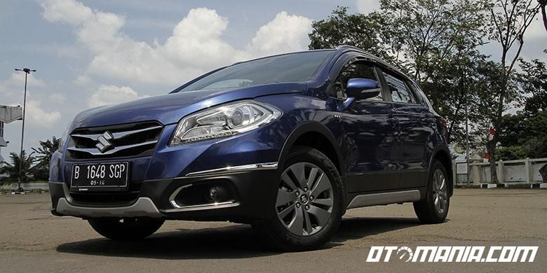 Suzuki SX-4 S-Cross terbaru 