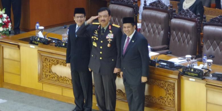 Komjen Pol Budi Gunawan bersama dua Wakil Ketua DPR Taufik Kurniawan dan Fahri Hamzah dalam rapat paripurna di Kompleks Senayan, Jakarta, Kamis (8/9/2016)