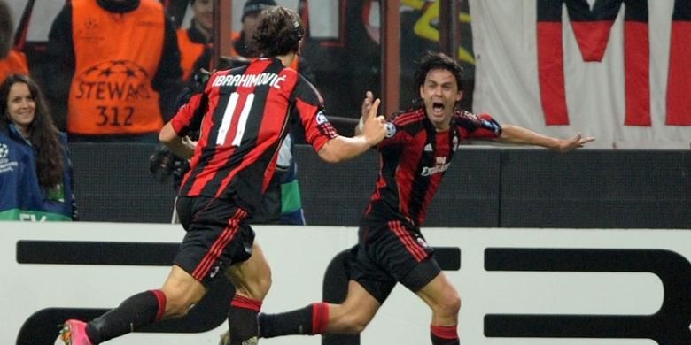 Filippo Inzaghi dan Zlatan Ibrahimovic merayakan gol untuk AC Milan dalam sebuah laga Liga Champions di Stadion San Siro, 3 November 2010.