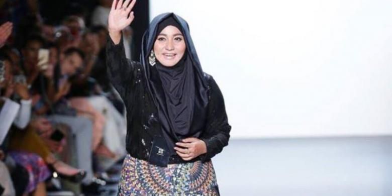 Perancang Mode Anniesa Hasibuan mendapatkan standing ovation lebih dari 1.500 orang tamu dalam New York Fashion Week (NYFW) 