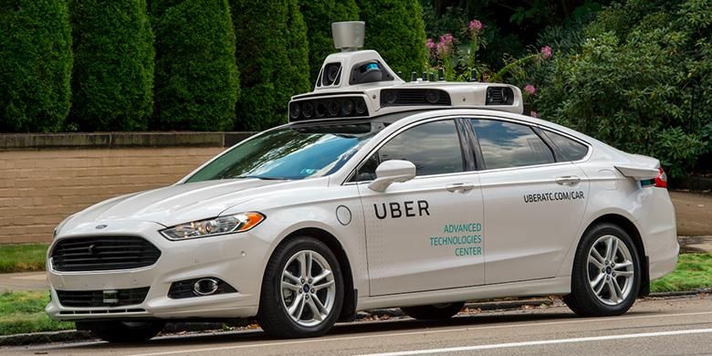 Mobil tanpa sopir Ford Fusion yang mulai dioperasikan oleh Uber di Kota Pittsburgh, AS, Rabu (14/9/2016)