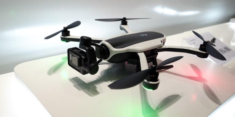 GoPro memamerkan Karma, drone lipat buatannya, di booth mereka yang terletak di Hall 9 Koelnmesse.