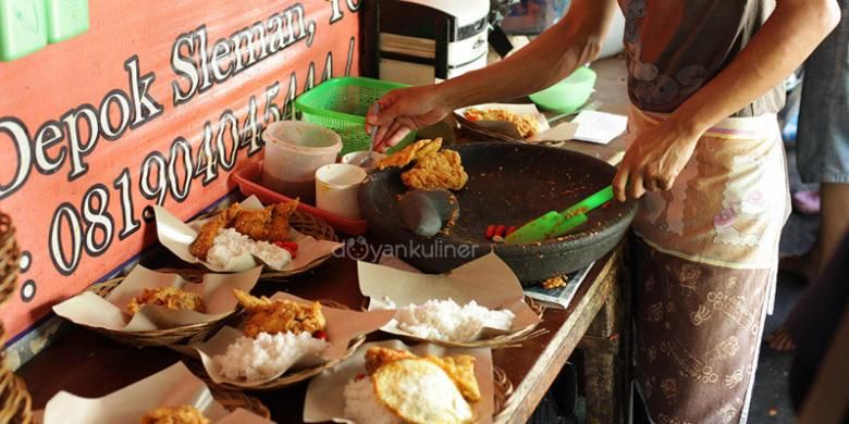 Ayam Geprek Ibu Nanik di Jalan Wulung Lor, Desa Papringan, Kecamatan Depok, Daerah Istimewa Yogyakarta.