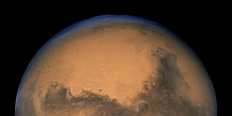 Sosok planet Mars sebagaimana diteropong oleh NASA dengan teleskop antariksa Hubble pada 2003.