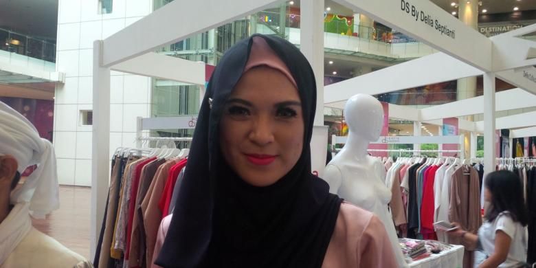 Delia Septianti diabadikan dalam sebuah acara di One Belpark, Fatmawati, Jakarta Selatan, Selasa (4/10/2016).