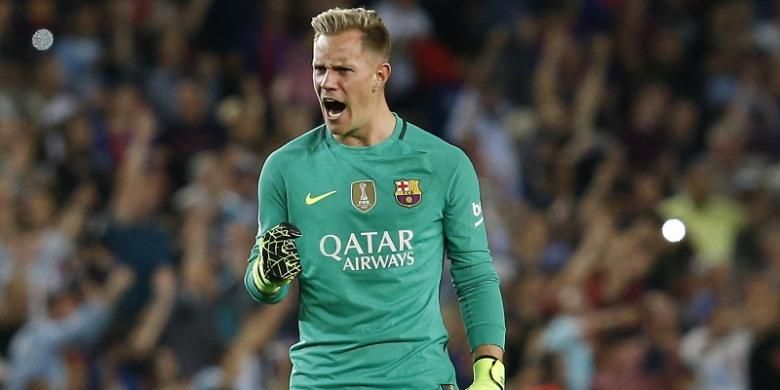 Ekspresi kiper FC Barcelona, Marc-Andre ter Stegen, saat tampil dalam laga La Liga kontra Atletico Madrid di Stadion Camp Nou, 21 September 2016.