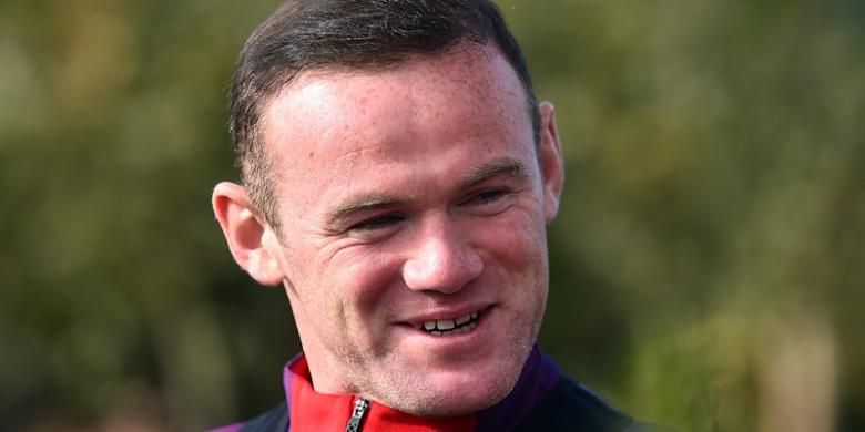 Penyerang tim nasional Inggris, Wayne Rooney, menghadiri sesi latihan di markas klub Tottenham Hotspur, pada Senin (10/10/2016). Latihan ini bagian dari persiapan Inggris jelang melawan Slovenia. 