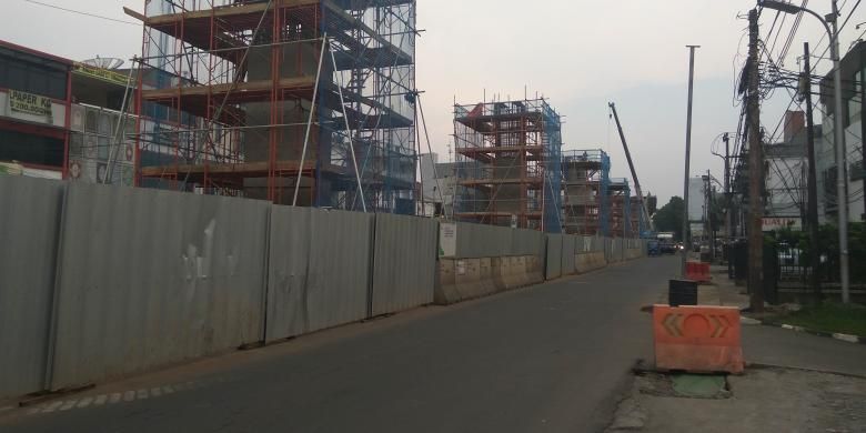 Pembangunan MRT konstruksi layang di Jalan Fatmawati, Senin (17/10/2016).