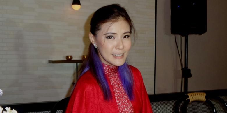 Olga Lydia diabadikan usai pengukuhan juri FFI 2016 di GIA Restaurant, Jakarta Pusat, Senin (17/10/2016).