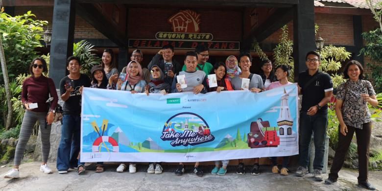 Para peserta Take Me Anywhere 2. Sebanyak 10 pemenang Quiz on Article dan Photo Competition menjelajah DI Yogyakarta, menyambangi berbagai destinasi seru yang memacu adrenalin.