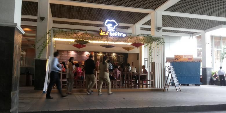 Suasana kafe JakBistro yang ada di Balai Kota DKI Jakarta, Rabu (19/10/2016). Kafe JakBistro adalah kafe konsep bagi kafe-kafe yang akan ditempatkan di sepanjang trotoar Sudirman-Thamrin.