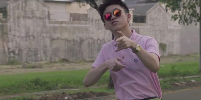 Rich Brian dalam video klip lagu Dat $tick tahun 2016.