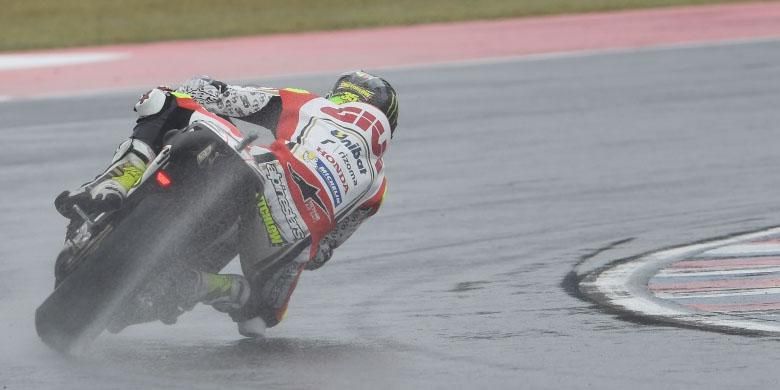 Cal Crutchlow kuasai latihan bebas pertama GP Australia dalam kondisi hujan.