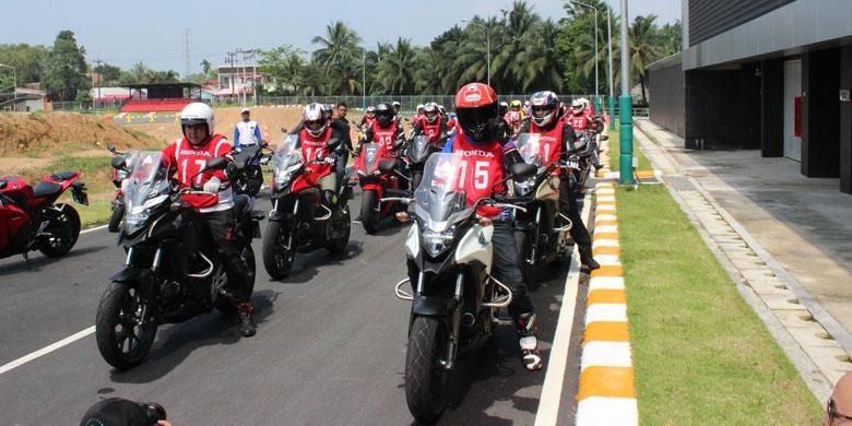 Latihan safety riding peserta Honda Asian Journey, di Phuket Thailand, Rabu (26/10/2016).