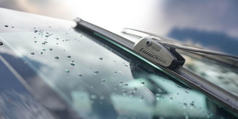 Bosch Wiper Clear Advantage dengan teknologi flat blade