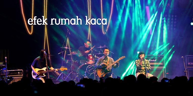 Efek Rumah Kaca tampil pada Synchronize Fest 2016 di Gambir Expo, Kemayoran, Jakarta, Minggu (30/10/2016). Festival musik multi genre tahunan ini menyuguhkan 100-an pertunjukan selama tiga malam.