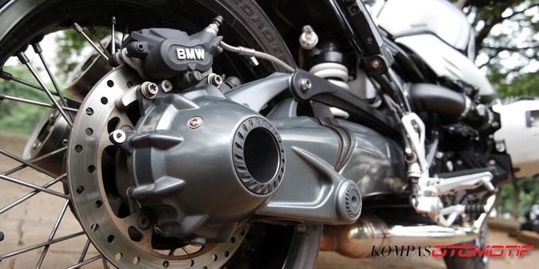 Single swing arm Paralever ciri khas BMW Motorrad di R NineT.