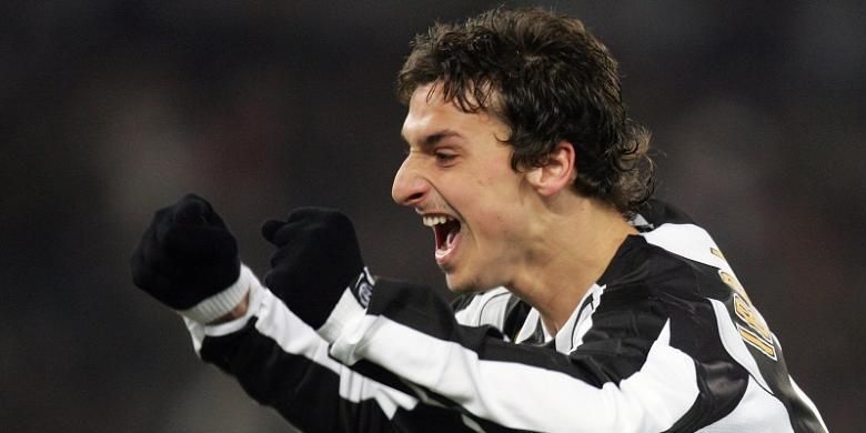 Zlatan Ibrahimovic saat masih membela Juventus dalam laga Serie A kontra AS Roma, di Stadion Olimpico, 5 Maret 2005.