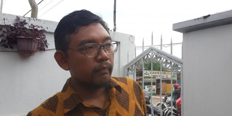 Direktur Gratifikasi KPK Giri Suprapdiono usai menjadi pemateri dalam diskusi di Omah Munir, Kota Batu, Jawa Timur, Selasa (22/11/2016)