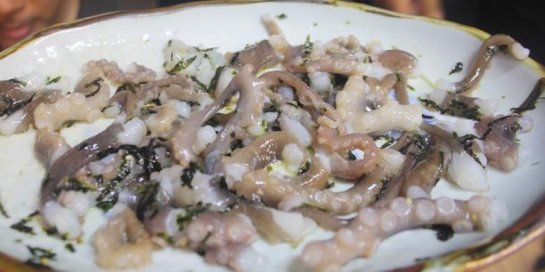 Sannakji, hidangan khas Korea terbuat dari gurita hidup yang dipotong-potong