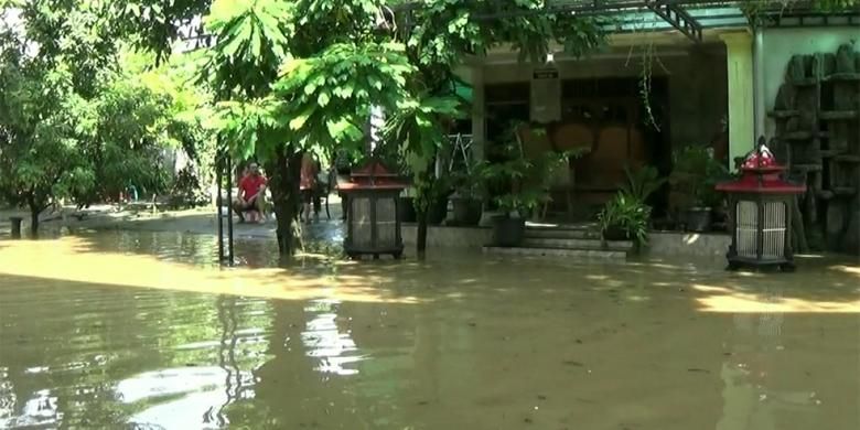 Ilustrasi kondisi kediaman pribadi walikota Solo, FX. Hadi Rudyatmo, yang terdampak banjir pada hari Selasa, 29 November 2016 silam.
