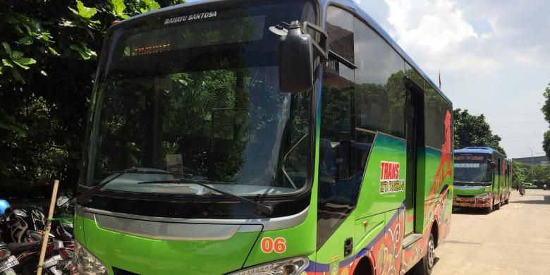 Bus Rapid Transit (BRT) Tangerang di Terminal Poris Plawad, Tangerang, Kamis (8/12/2016).