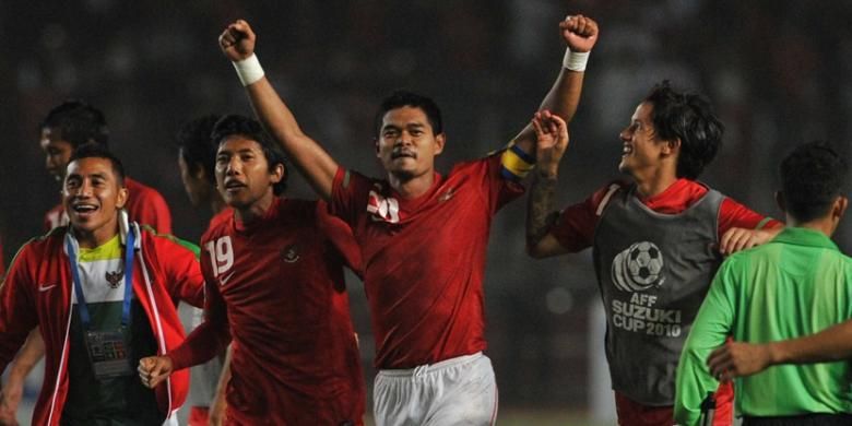 Perayaan gol Bambang Pamungkas saat Indonesia mengalahkan Thailand pada partai fase grup Piala AFF 2010 di Stadion Utama Gelora Bung Karno, 7 Desember 2010.