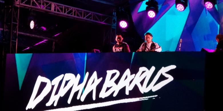 DJ (disc jockey) asal Indonesia, Dipha Barus, tampil memukau dalam Djakarta Warehouse Project di panggung Garudha Land, JIExpo Kemayoran, Sabtu (10/12/2016) malam.