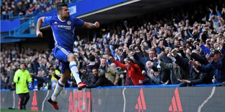 Diego Costa merayakan gol Chelsea ke gawang West Bromwich Albion pada partai lanjutan Premier League di Stadion Stamford Bridge, Minggu (12/11/2016).