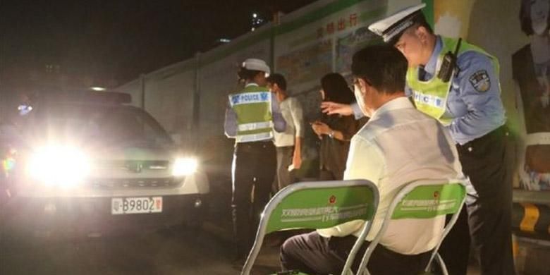 Hukuman bagi pengemudi yang asal menggunakan lampu jauh di China.