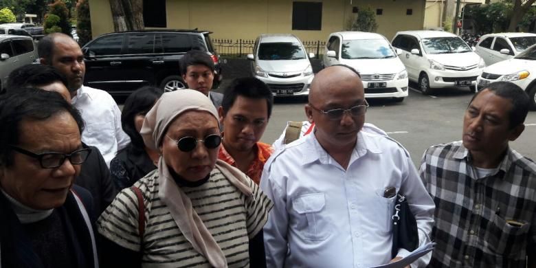 Ratna Sarumpaet mengajukan permohonan surat perintah penghentian penyidikan (SP3) atas kasus yang menjerat dirinya ke Polda Metro Jaya, Kamis (5/1/2017).(Nibras Nada Nailufar)
