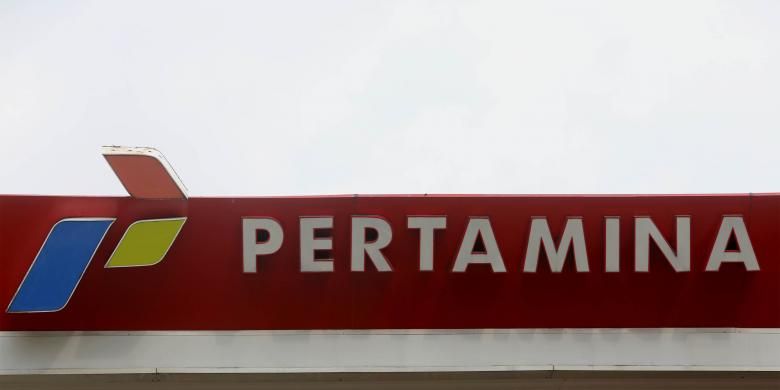 Logo pertamina di SPBU Kuningan, Jakarta Selatan, Senin (9/1/2017). 