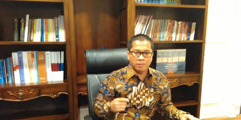 Ketua DPP PAN Yandri Susanto saat diwawancarai di ruangannya, di Kompleks Parlemen, Jakarta.
