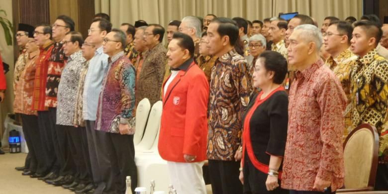 Presiden Joko Widodo saat menghadiri peringatan hari ulang tahun ke-18 Partai Keadilan dan Persatuan Indonesia (PKPI) di Hotel The Dharmawangsa, Jakarta Selatan, Minggu (15/1/2017).
