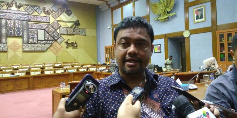 Presiden KSPI Said Iqbal saat Rapat Dengar Pendapat Umum (RDPU) terkait TKA dengan Komisi IX DPR di Gedung Parlemen, Senayan, Jakarta, Senin (16/1/2017).