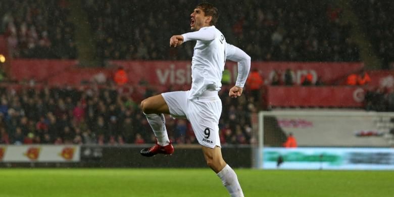 Fernando Llorente merayakan gol Swansea City ke gawang Sunderland pada partai Premier League di Stadion Liberty, 10 Desember 2016.