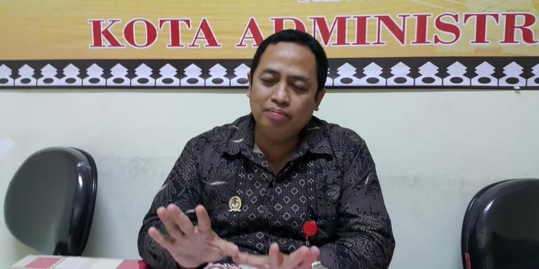 Ketua Panwaslu Jakarta Barat Puadi di Kantor Panwaslu Jakarta Barat, Kebon Jeruk, Rabu (18/1/2017).