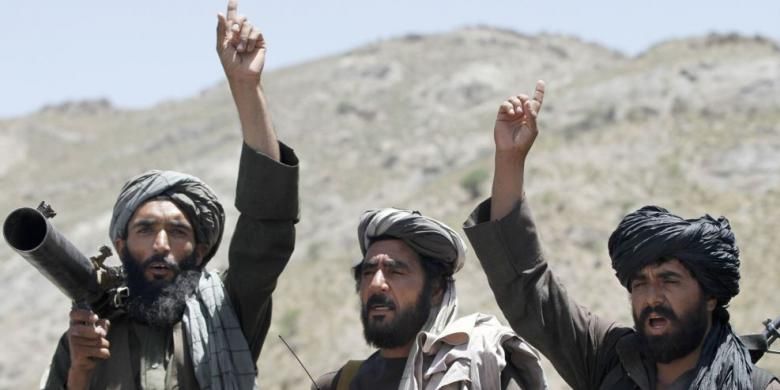 Anggota Taliban di Distrik Shindand, provinsi Herat, Afghanistan, 27 Mei 2016.