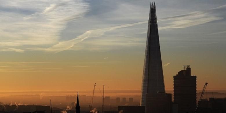 Penampakan The Shard diambil pada saat matahari terbit Rabu (18/1/2017). 