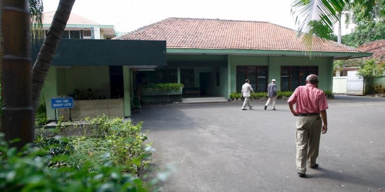 Suasana rumah mantan Presiden Soeharto di Jalan Cendana, Jakarta, Sabtu (12/1/2008), tidak tampak aktivitas mencolok sejak Soeharto dirawat di Rumah Sakit Pusat Pertamina.


