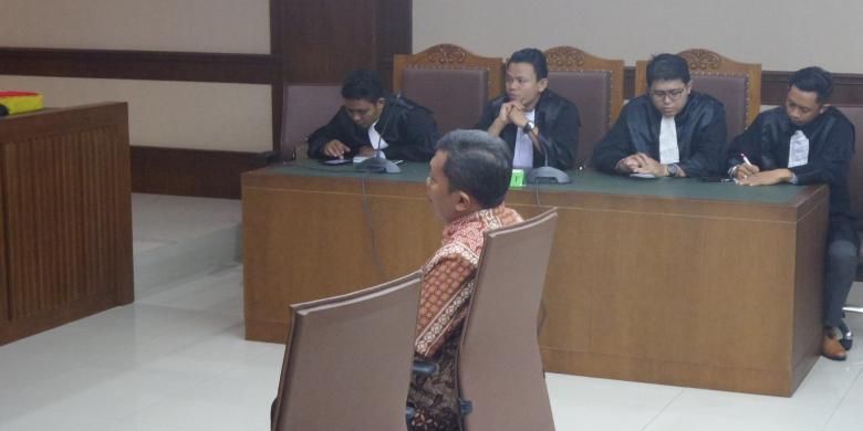 Panitera PN Jakarta Pusat, Muhammad Santoso, divonis 5 tahun penjara dan denda Rp 100 juta subsider 3 bulan kurungan. Putusan dibacakan di Pengadilan Tipikor Jakarta, Rabu (1/2/2017).