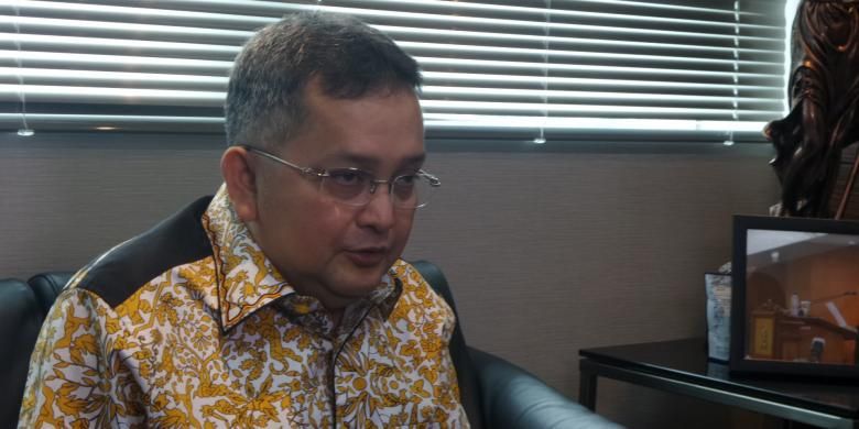 Wakil Ketua Komisi III DPR dari Fraksi PDI Perjuangan, Trimedya Panjaitan di Kompleks Parlemen, Senayan, Jakarta, Jumat (3/1/2017).