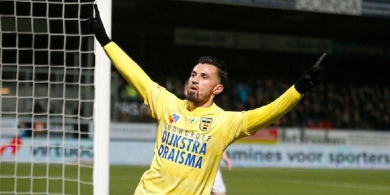 Stefano Lilipaly merayakan gol Cambuur ke gawang Helmond Sport, Sabtu (4/2/2017).