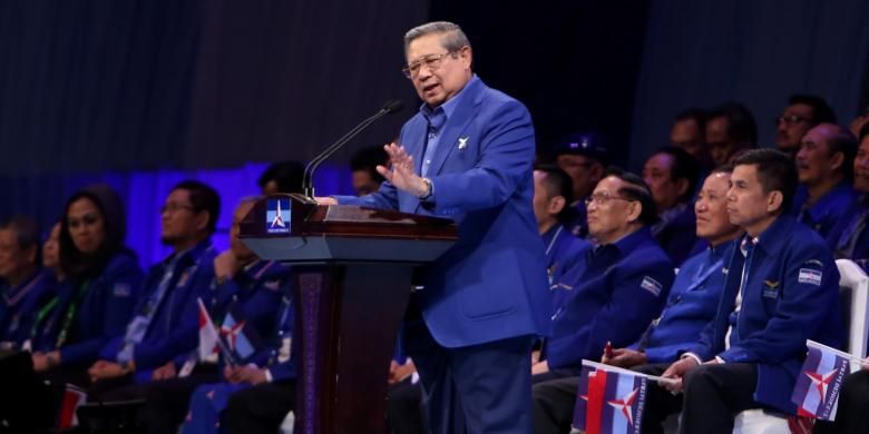 Ketua Umum Partai Demokrat Susilo Bambang Yudhoyono (SBY) saat orasi di Jakarta Convention Center, Jakarta, Selasa (7/2/2017). SBY menyampaikan pidato politik dalam rangkaian Dies Natalies ke-15 Partai Demokrat yang diawali Rapimnas.