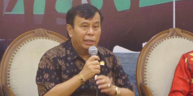 Anggota Komisi I dari Fraksi Partai Hanura, Nurdin Tampubolon di Kompleks Parlemen, Senayan, Jakarta, Jumat (10/2/2017).